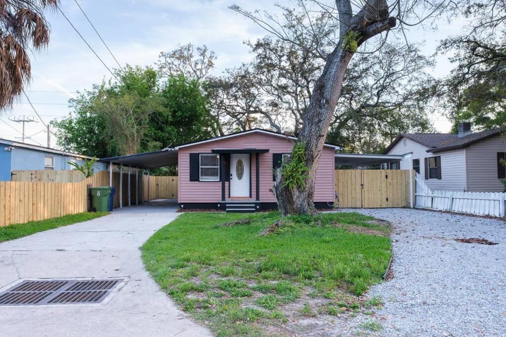 הוילה House Near Tampa Zoo And Busch Gardens, Free High Speed Wifi מראה חיצוני תמונה
